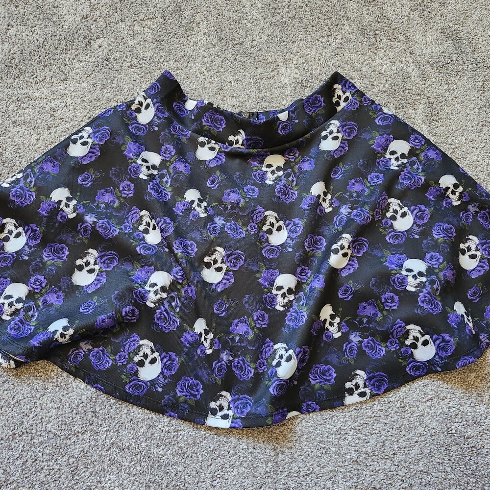Hot Topic skulls and roses skater skirt